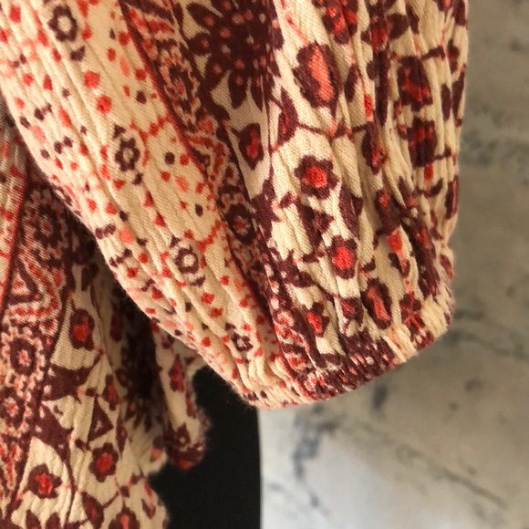 Everly Maroon & Cream Floral Pattern Blouse with Cut Out Back Detailing - Picture 3 of 6